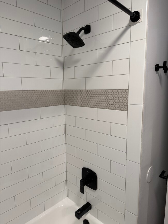 Building Photo - 409 N Park Ave