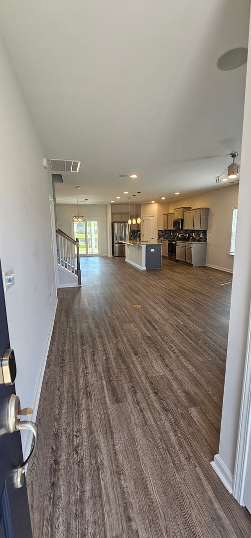 Building Photo - Live where charm meets convenience-Glenmoo...