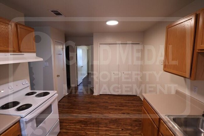 Building Photo - 1101 Horizon Dr