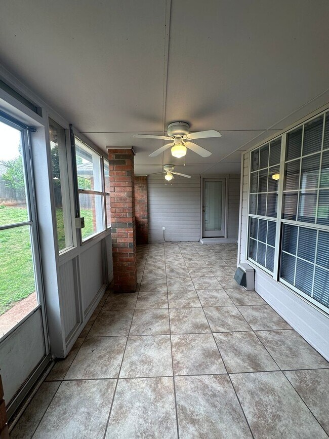 Building Photo - 5524 Woodmont Dr