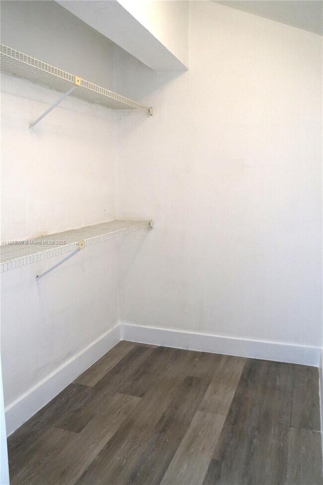 Building Photo - 10170 SW 137th Pl