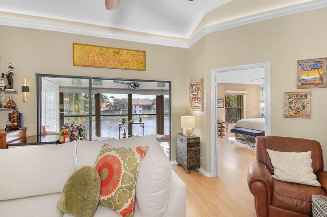 Building Photo - 6040 SE Martinique Dr