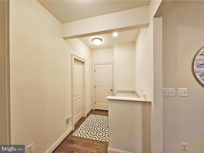Building Photo - 3332 Burton Dr