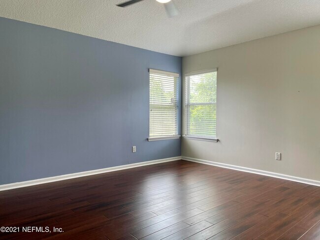 Building Photo - 400 Bayridge Ct