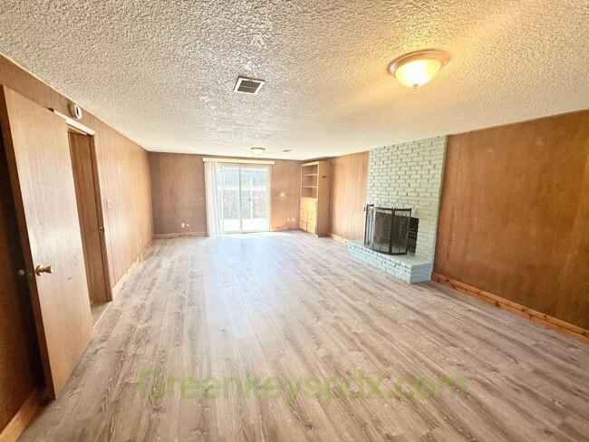 Building Photo - Mid-Century Classic House in Reedwood Neig...