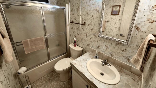 Building Photo - 6253 Imperial Dr