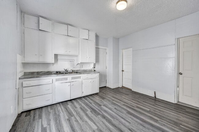 Building Photo - Spacious 5 Bedroom - Vouchers Accepted