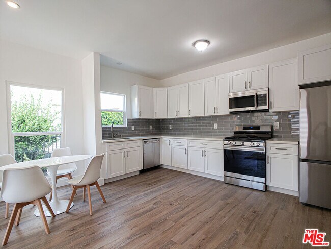 Building Photo - 2957 Francis Ave