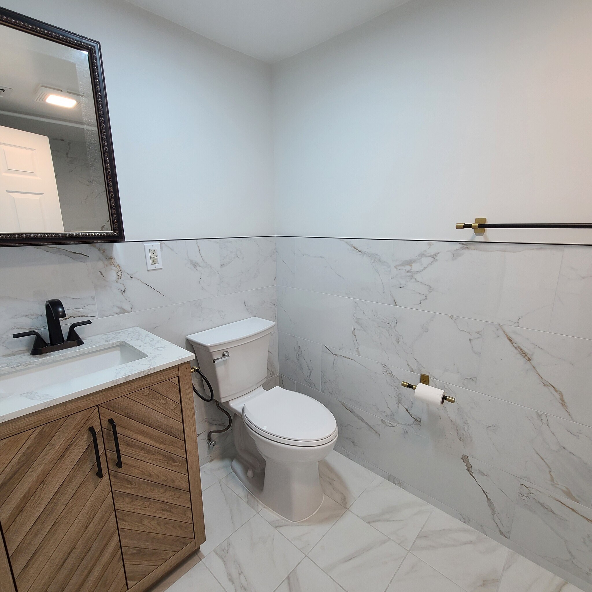 Renovated Full Bath - 5410 Adams St