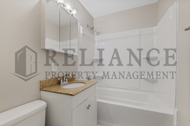 Building Photo - 3408 S Hiram Ave