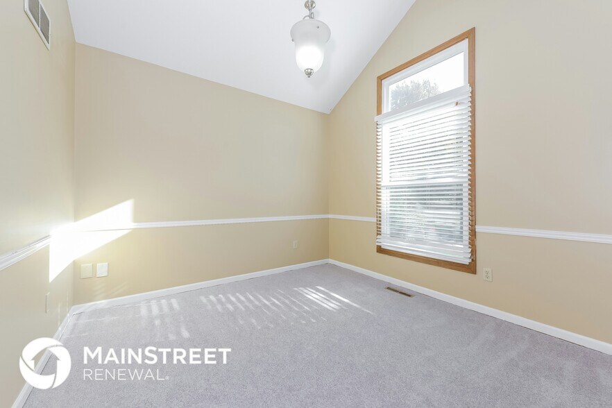 Building Photo - 4050 SW La Harve Dr