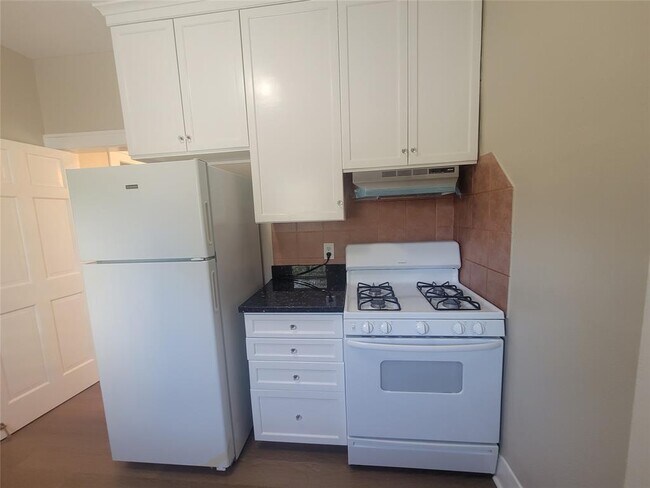 Building Photo - 2406 Huldy St