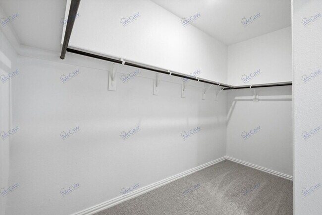 Building Photo - 713 Leavenworth Dr