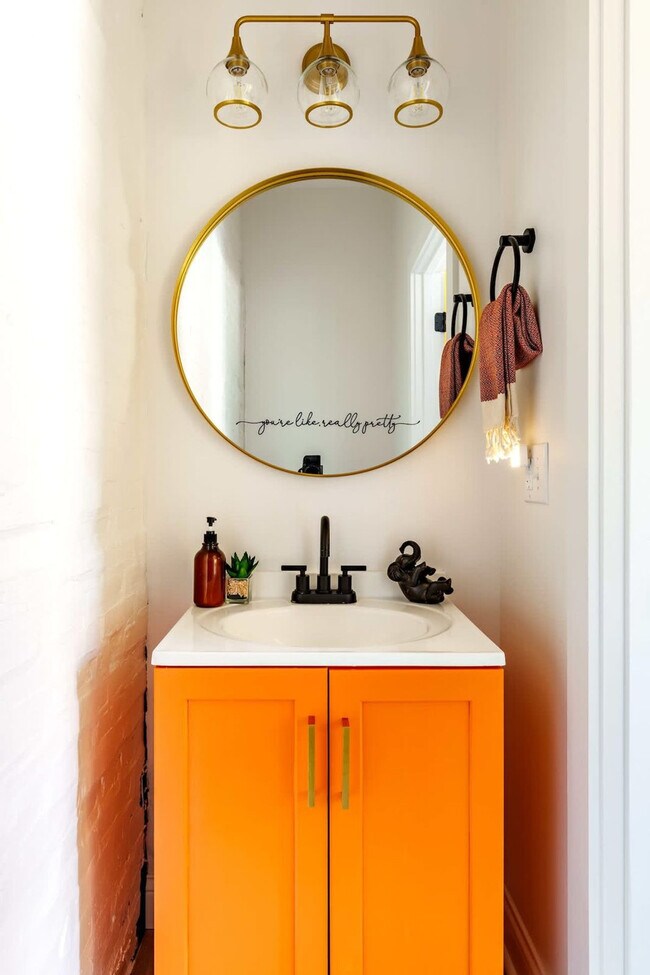 Building Photo - 313 W 4th Ave