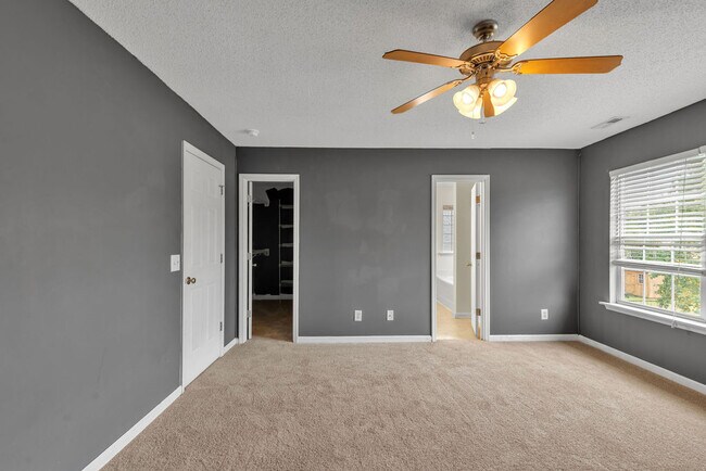 Building Photo - 106 Briar Hollow Dr