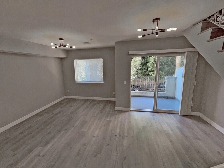 Building Photo - 1270 Stoner Ave