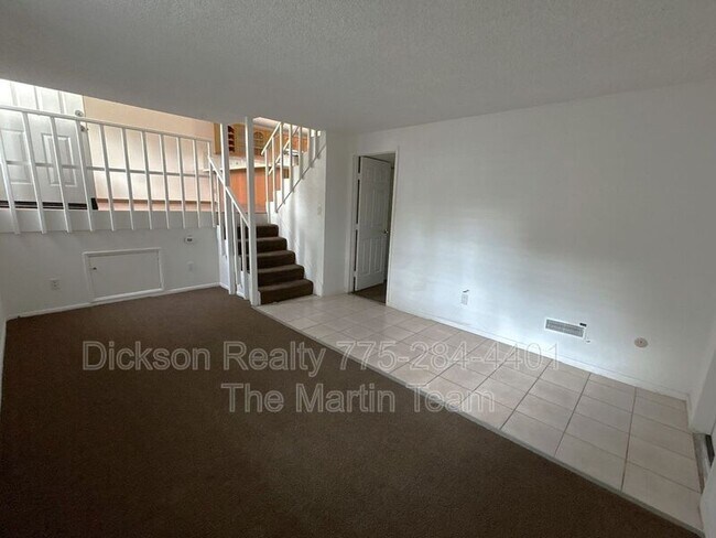 Building Photo - 306 E Quail St