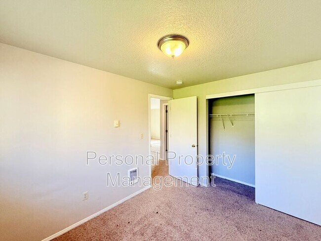 Building Photo - 506 E 34th St