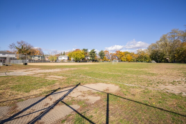 Building Photo - 1 Victoria Ln