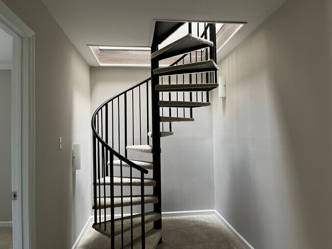 Building Photo - 1680 Sleepy Hollow Rd NW