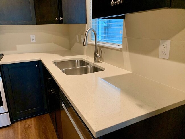 Building Photo - New Townhome Steps from Willamette River