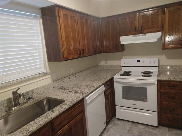 Building Photo - 2110 Valleywood Dr