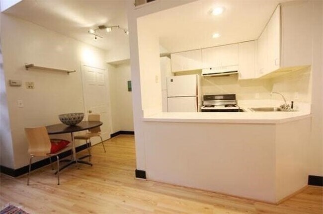 Building Photo - 20 Symphony Rd