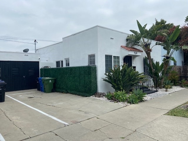 Building Photo - 7524 Willoughby Ave