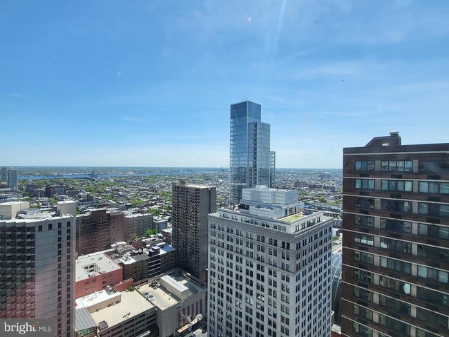 Building Photo - 1420 Locust St