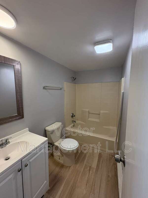 Building Photo - 507 Howard Ave