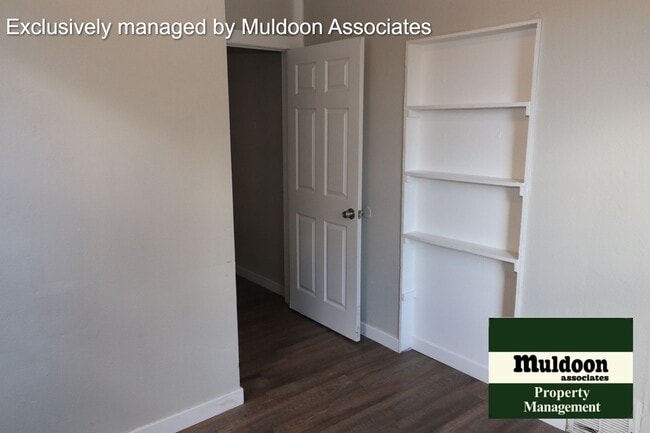 Building Photo - Recently updated 2 bed 1 bath 1.5 story home!