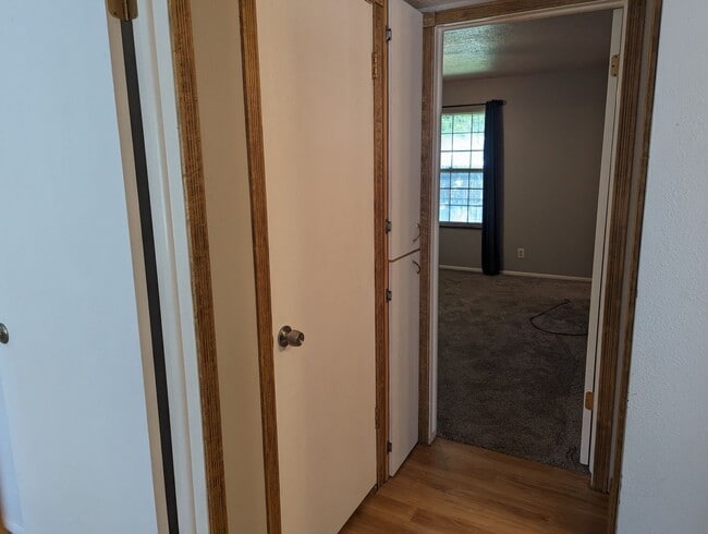 Building Photo - 3 Bedroom on the north side of Twin Falls