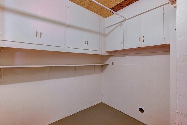 Building Photo - 202 Prairie Dell Ave