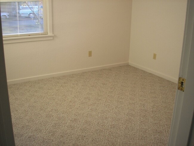 Building Photo - 1 Bedroom- Single Family Home with Large Yard