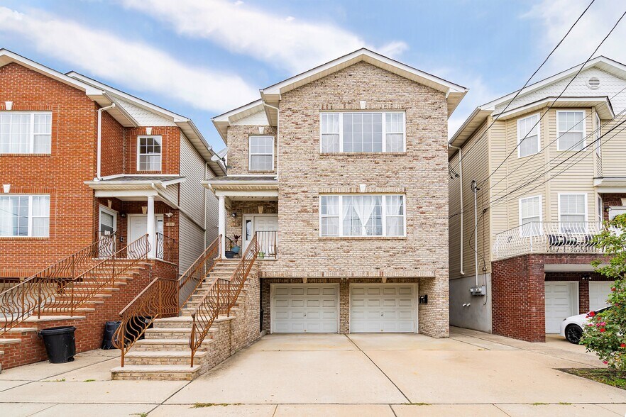 Primary Photo - 13 Oak St