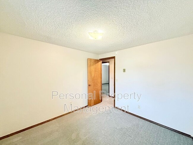 Building Photo - 414 W 39th St