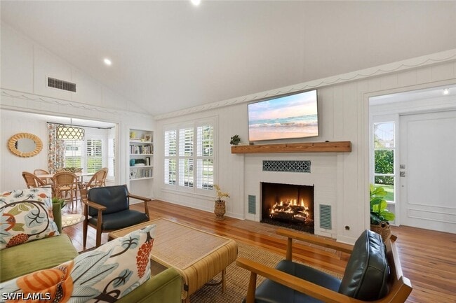 Building Photo - 92 10th Ave S