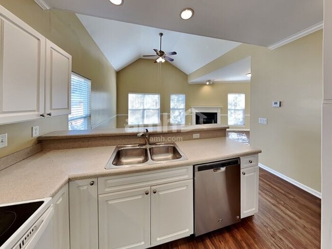 Building Photo - 100 Cross Cove Ct