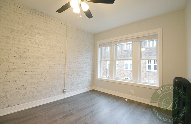 Building Photo - 6956 N Wolcott Ave