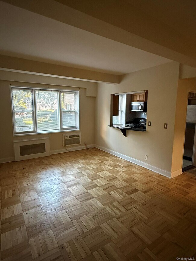 Building Photo - 2 Sadore Ln
