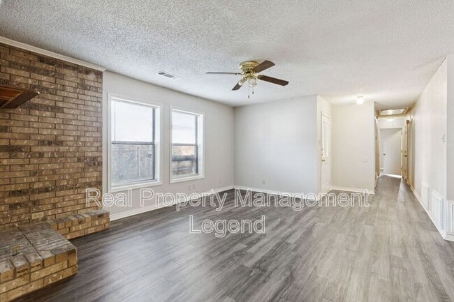 Building Photo - 1156 Mountain View St