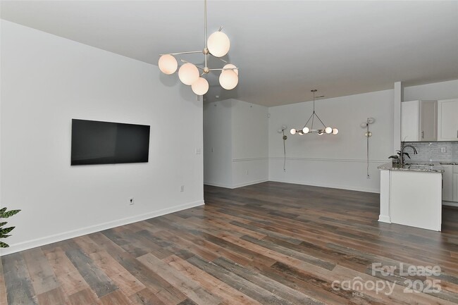 Building Photo - 17109 Red Feather Dr