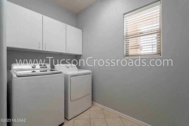 Building Photo - 1254 W Versilia Dr