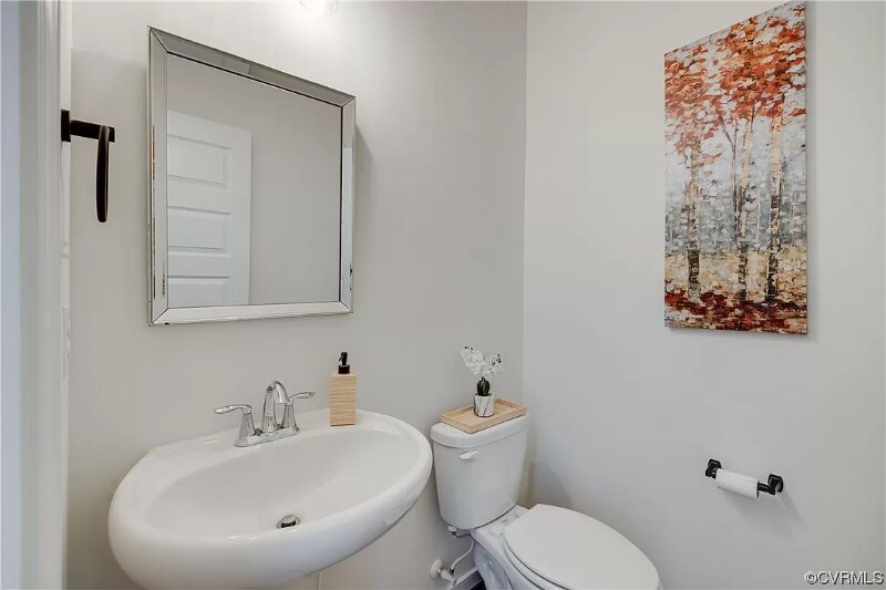 Building Photo - 227 Hanging Fern Alley