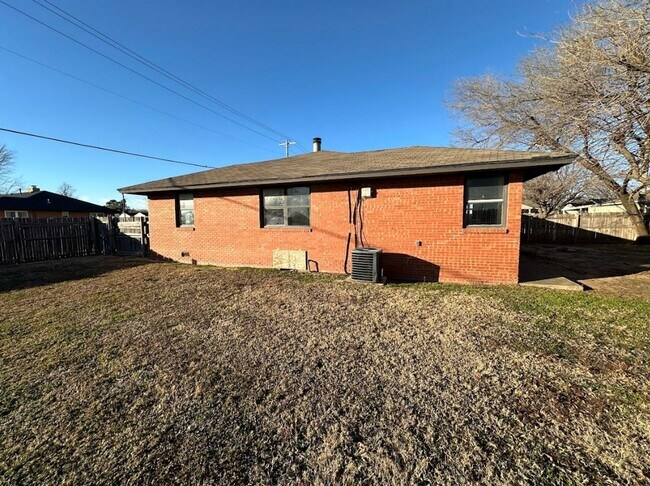 Building Photo - Beautiful 4-Bedroom Home Available!