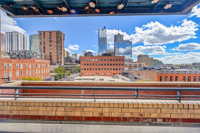 Building Photo - $2,595.00, 1 bed, 1.5. bath located in Denver