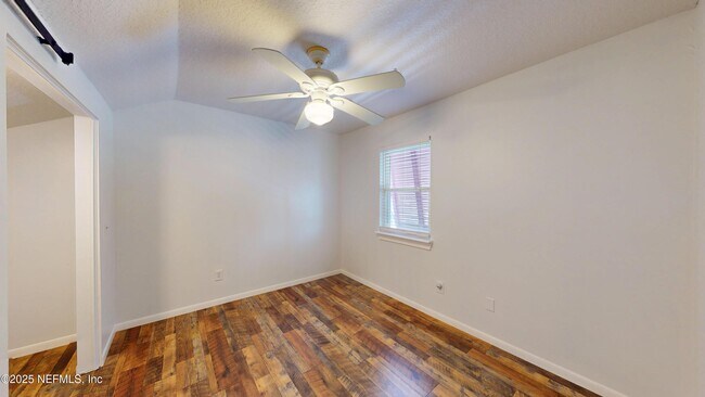 Building Photo - 421 7th Ave S