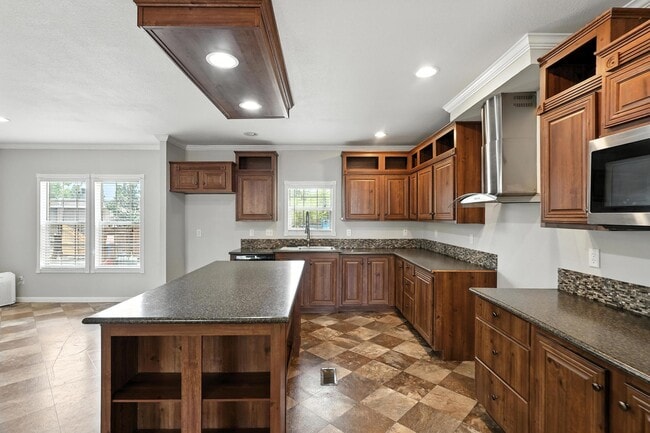 Building Photo - 13 Carlitos Ln