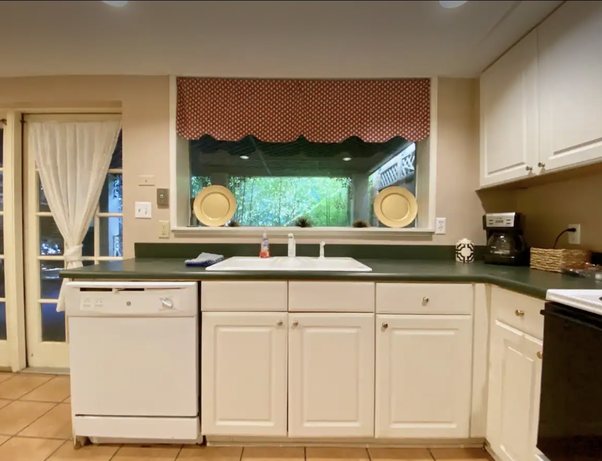 Kitchen - 207 W Jones St