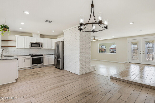 Building Photo - 5713 Creston Ave